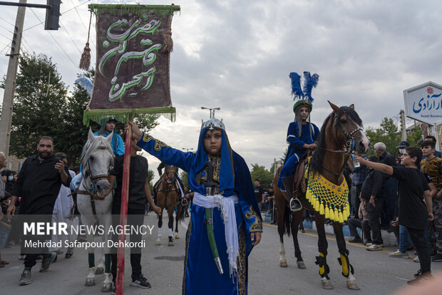 حرکت نمادین کاروان امام حسین(ع) در فرخ شهر چهارمحال و بختیاری