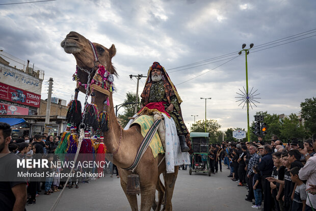 حرکت نمادین کاروان امام حسین(ع) در فرخ شهر چهارمحال و بختیاری