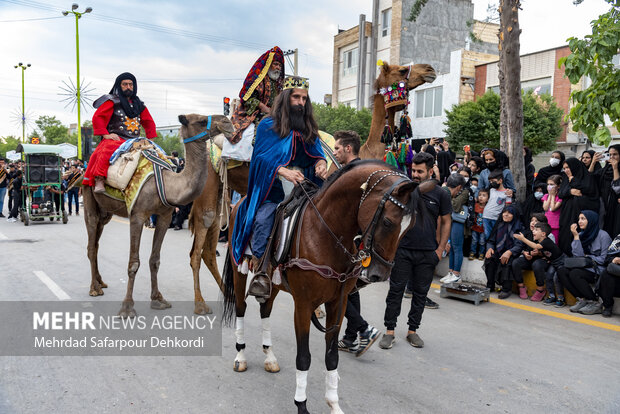 حرکت نمادین کاروان امام حسین(ع) در فرخ شهر چهارمحال و بختیاری