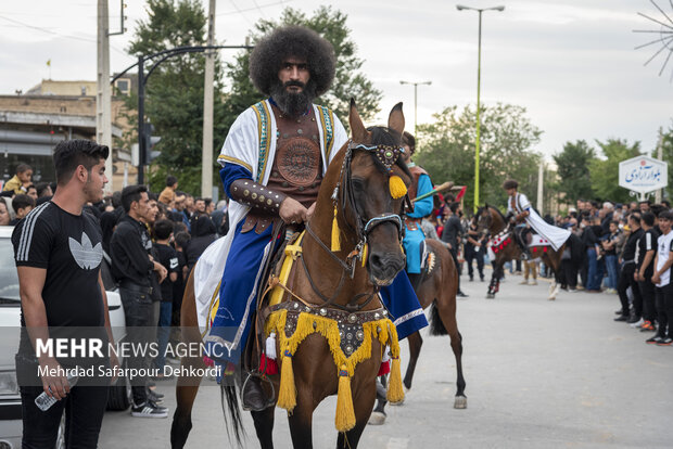 حرکت نمادین کاروان امام حسین(ع) در فرخ شهر چهارمحال و بختیاری