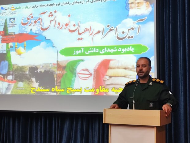 اعزام کاروان راهیان نور دانش آموزان سنندجی به مناطق عملیاتی غرب