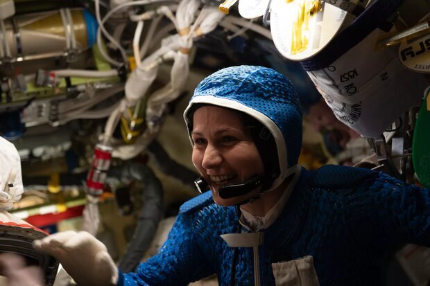 1st European woman walks in space