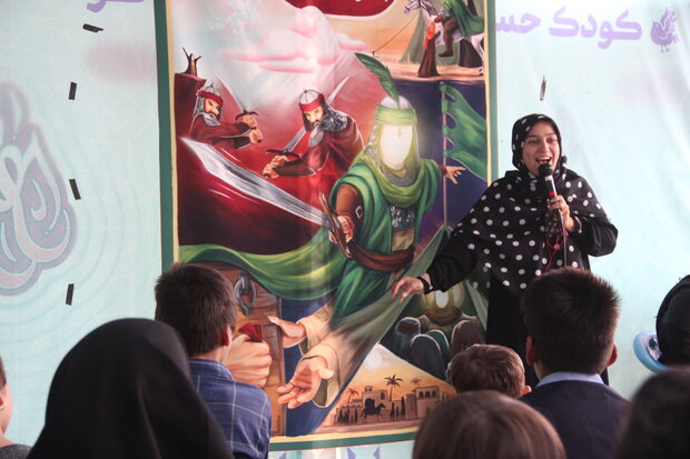 حال و هوای عطر سیب در میدان آیینی امام حسین(ع)