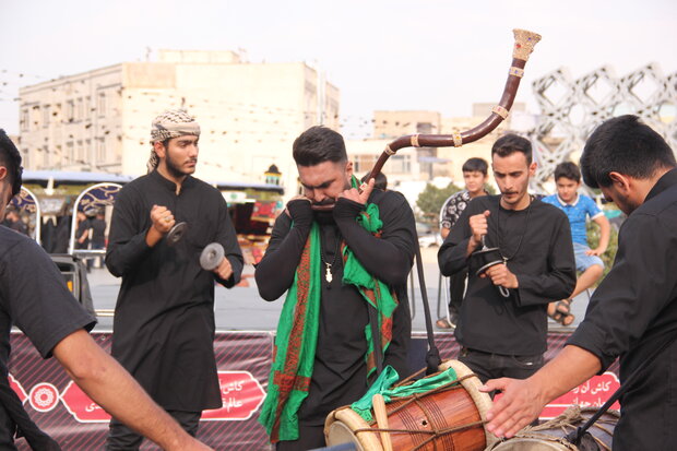 حال و هوای عطر سیب در میدان آیینی امام حسین(ع)