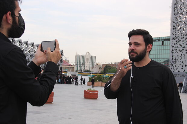 حال و هوای عطر سیب در میدان آیینی امام حسین(ع)