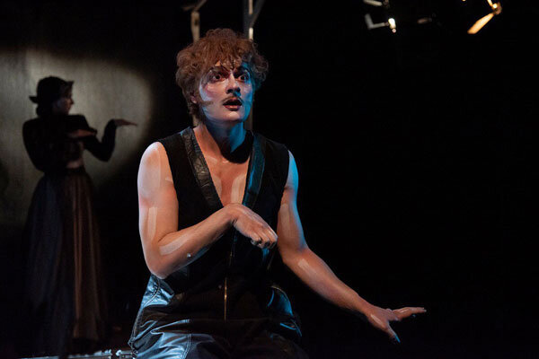 پذیرایی متفاوت از مخاطب در «اتاق هملت»/ وقتی دوست خائن میشود