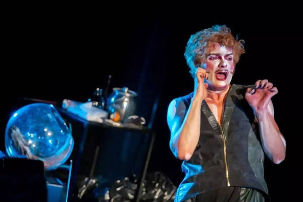 پذیرایی متفاوت از مخاطب در «اتاق هملت»/ وقتی دوست خائن میشود