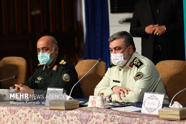 حسین اشتری فرمانده نیروی انتظامی در جلسه ستاد اربعین حضور دارد
