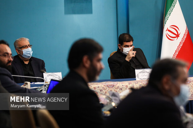 محمد مخبر معاون اول رئیس جمهور و جواد اوجی وزیر نفت در جلسه ستاد اربعین حضور دارند