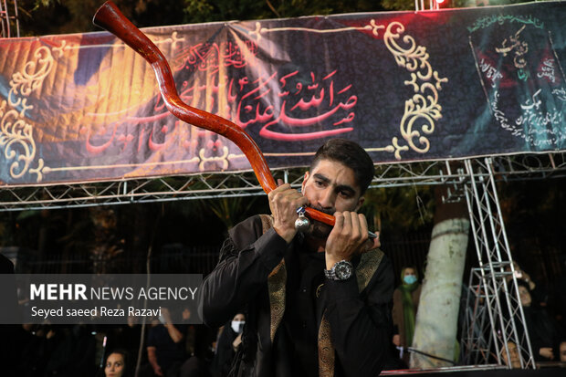 مراسم  عزاداری شاه حسین گویان در چهارمین شب از ماه محرم در تهران