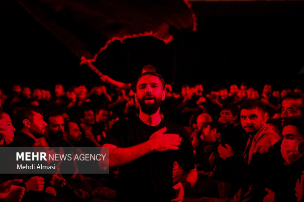 مجلس عزای حضرت زهرا(س) با مداحی مهدی رسولی برگزار شد