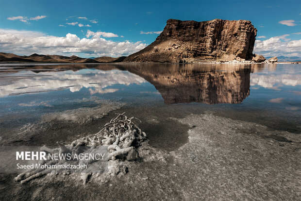 مصرف آب‌های زیرزمینی حاشیه دریاچه ارومیه برای کشاورزی، خیانت است