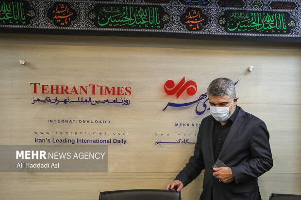  محمد خوانساری معاون وزیر ارتباطات و رئیس سازمان فناوری اطلاعات سالن اجتماعات خبرگزاری مهر حضور دارد