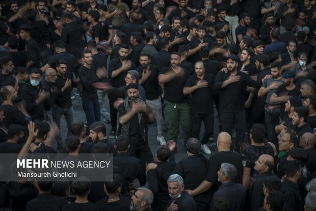 مسجد غربا شاهرود میعادگاه عاشقان؛ «سینهدور» رزمندگان درسوگ سیدالشهدا