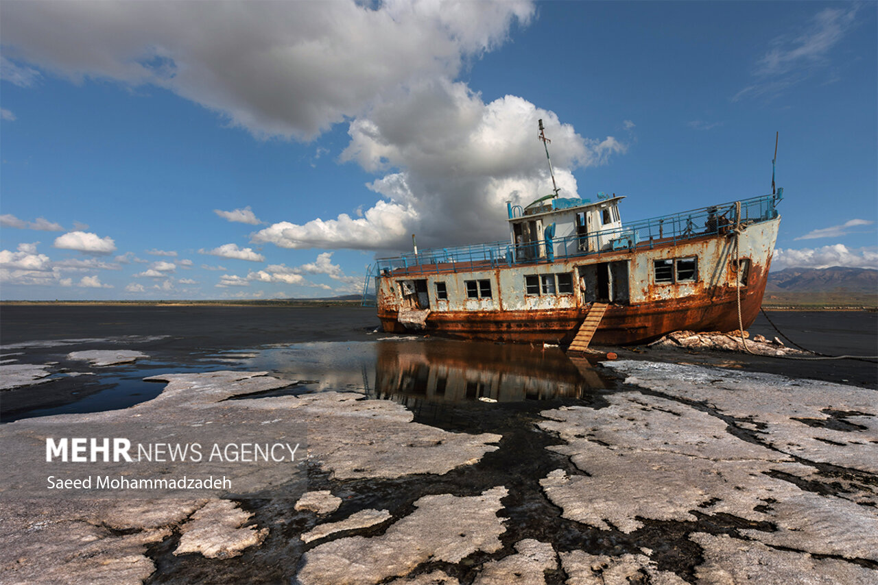 پای کشاورزی روی گلوی خشکیده دریاچه ارومیه