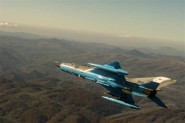 İran'da SU- 22 tipi savaş uçağı pistten çıktı
