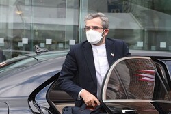 Iran’s chief negotiator arrives in Vienna for talks
