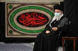 اقامة مراسم العزاء الحسيني في ليلة العاشر من محرم بحضور قائد الثورة الإسلامية