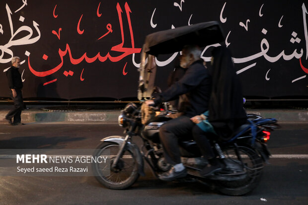 Tehraners mourn for Imam Hussein in 6th night of Muharram