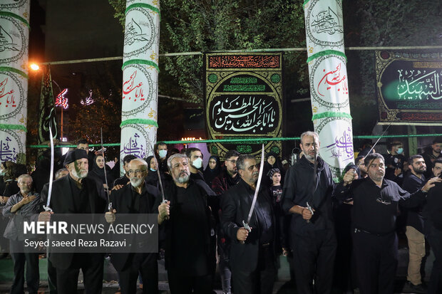 Tehraners mourn for Imam Hussein in 6th night of Muharram