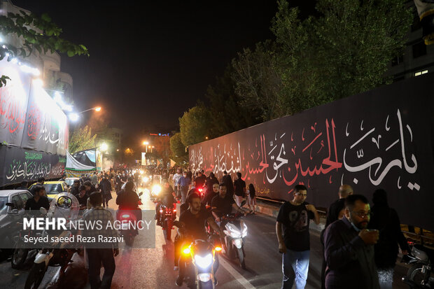 Tehraners mourn for Imam Hussein in 6th night of Muharram