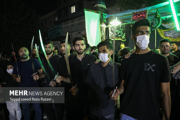 Tehraners mourn for Imam Hussein in 6th night of Muharram