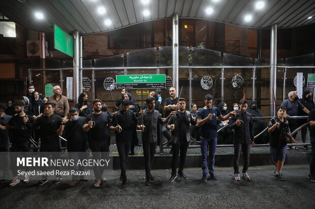 Tehraners mourn for Imam Hussein in 6th night of Muharram