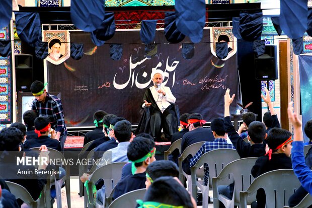 سوگواره احلی من العسل نوجوانان حسینی در دانشگاه مهدویت شیراز