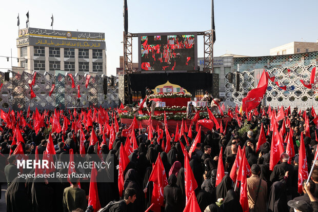 تہران کے امام حسینؑ اسکوائر میں خان طومان کے شہدا کا تشییع جنازہ
