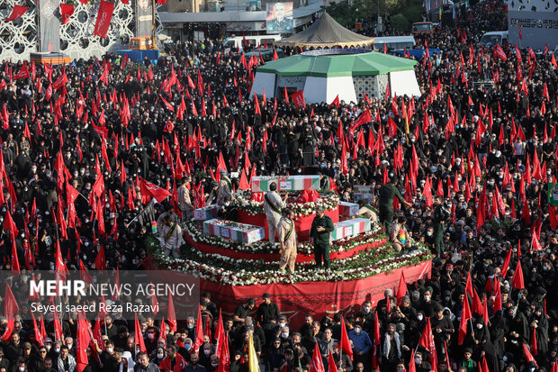 تہران کے امام حسینؑ اسکوائر میں خان طومان کے شہدا کا تشییع جنازہ
