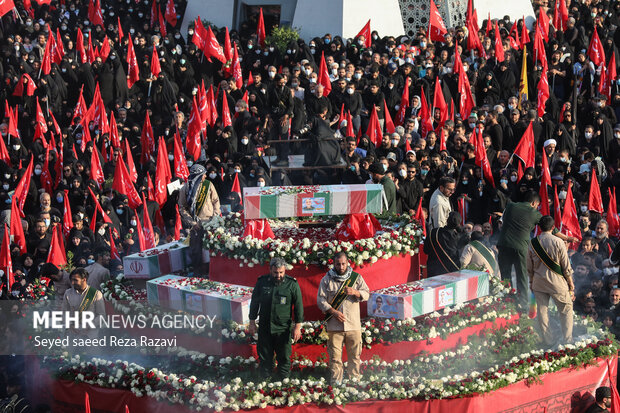 تہران کے امام حسینؑ اسکوائر میں خان طومان کے شہدا کا تشییع جنازہ
