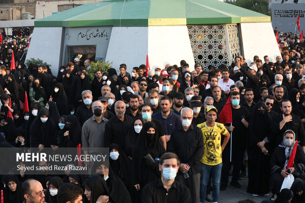 تہران کے امام حسینؑ اسکوائر میں خان طومان کے شہدا کا تشییع جنازہ
