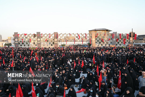 تہران کے امام حسینؑ اسکوائر میں خان طومان کے شہدا کا تشییع جنازہ
