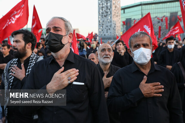 مراسم آئین وداع و بدرقه پیکر شهدای «خان طومان» عصر امروزپنج شنبه ۱۳ مرداد ماه ۱۴۰۱ با سخنرانی سرلشکر حسین سلامی، فرمانده کل سپاه پاسداران انقلاب اسلامی و حضور گسترده مردم تهران در میدان امام حسین (ع) برگزار شد.