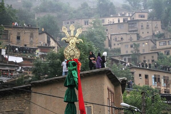 آئین سنتی علم بندان در شهر تاریخی ماسوله آئین سنتی علم بندان در شهر تاریخی ماسوله
