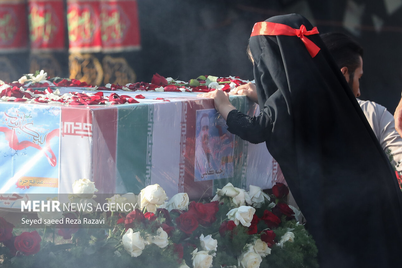 تہران کے امام حسینؑ اسکوائر میں خان طومان کے شہداء کی تشییع جنازہ