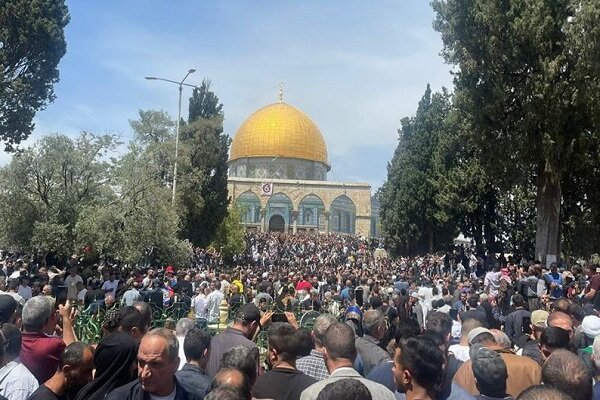 رغم تشديدات الاحتلال..65 ألف مصلِ يؤدون صلاة الجمعة في باحات المسجد الأقصى