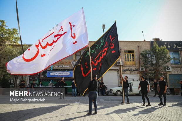 اجتماع بزرگ عاشوراییان در حسینیه ایران