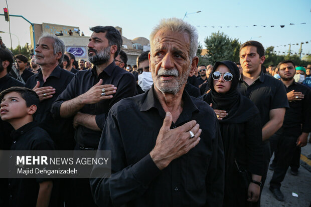 اجتماع بزرگ عاشوراییان در حسینیه ایران