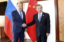 وزرای خارجه چین و روسیه درباره ایران گفتگو کردند