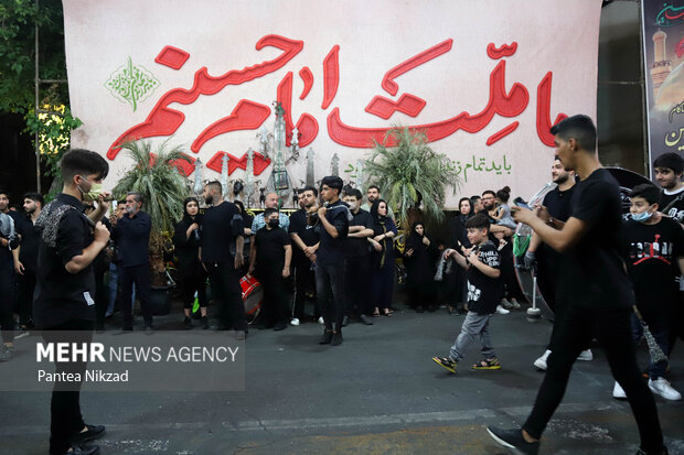 Tehran people hold mourning ceremonies on Muharram 8th
