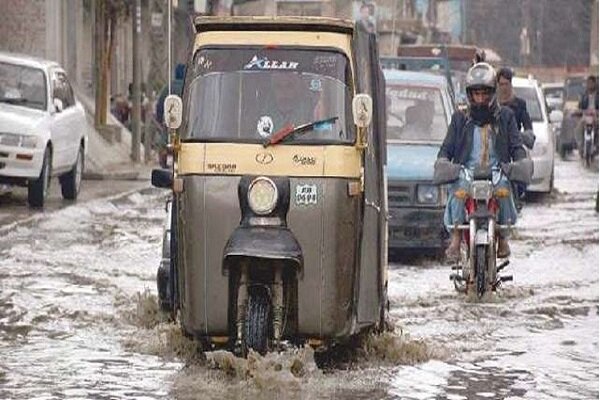 Flash floods kill 550 in Pakistan in heaviest rain in decades