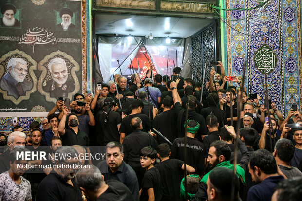 اقامة العزاء الحسيني بطريقة "المشاعل" على يد الجالية العراقية في طهران 