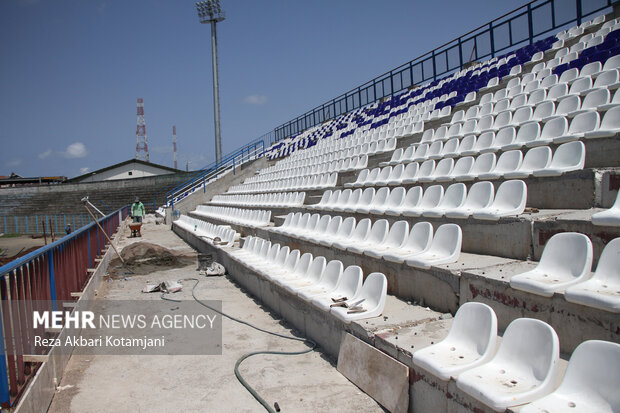تداوم بازسازی ورزشگاه تختی انزلی در واپسین روزهای باقیمانده تا آغاز لیگ برتر