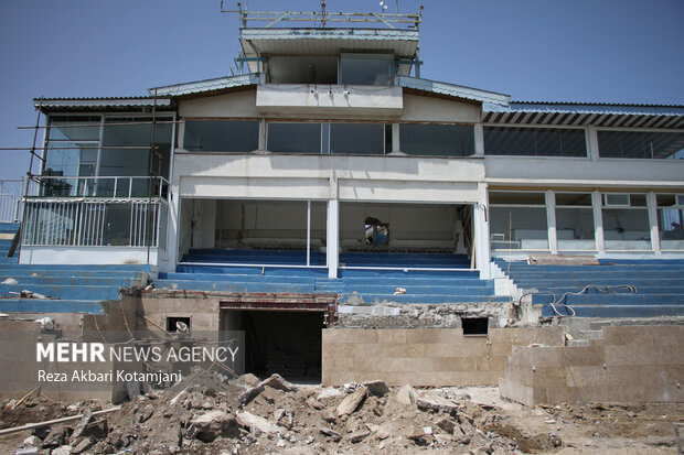 تداوم بازسازی ورزشگاه تختی انزلی در واپسین روزهای باقیمانده تا آغاز لیگ برتر