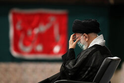 رہبر انقلاب اسلامی کی موجودگی میں تاسوعائے حسینی (ع) کی مجلس عزا کا انعقاد
