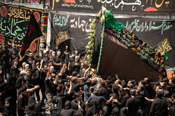 ملايين المسلمين في ايران والعالم يحيون ذكرى العاشر من محرم