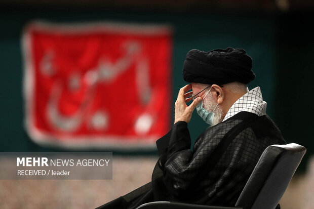 مراسم عزاداری شب عاشورا با حضور رهبر انقلاب برگزار شد