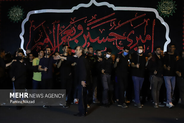 Tehraners mourn for Imam Hussein on Tasu’a night