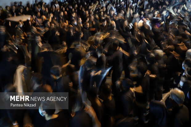 Tehraners mourn for Imam Hussein on Tasu’a night